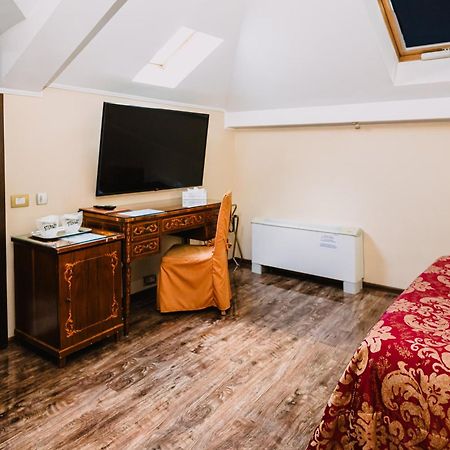פלוייסטי Vigo Hotel מראה חיצוני תמונה