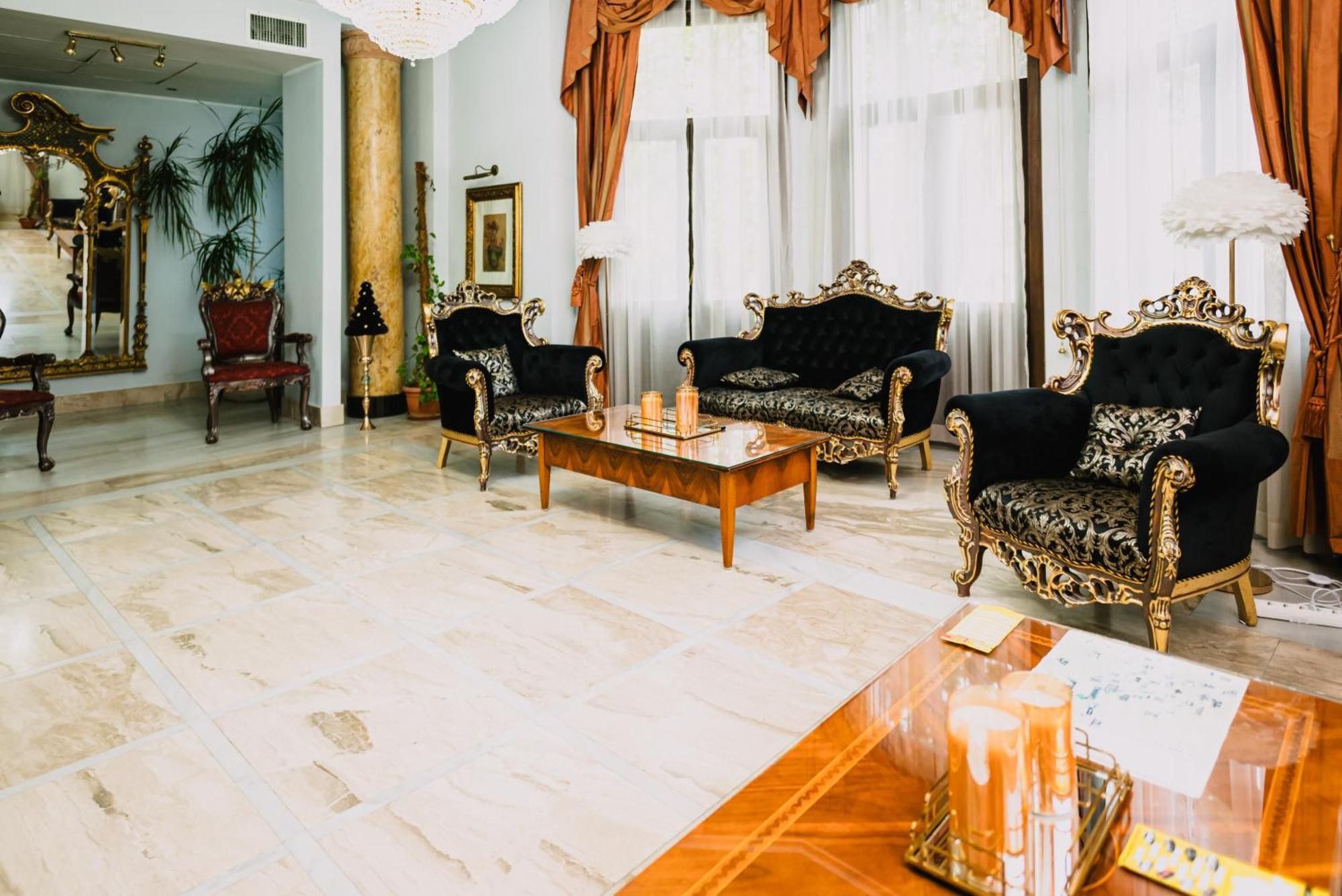 פלוייסטי Vigo Hotel מראה חיצוני תמונה