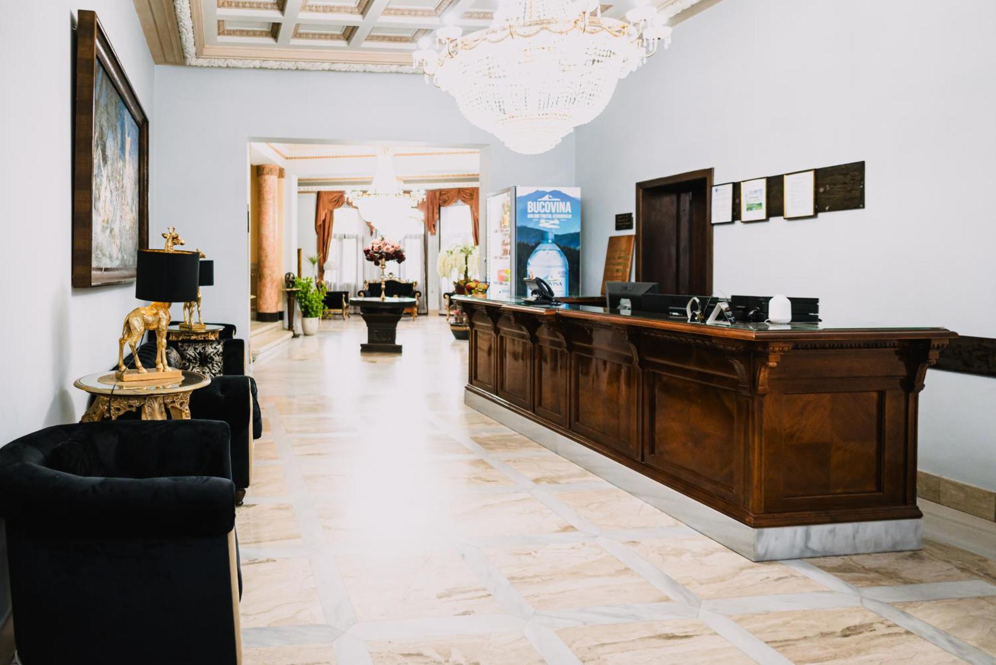 פלוייסטי Vigo Hotel מראה חיצוני תמונה