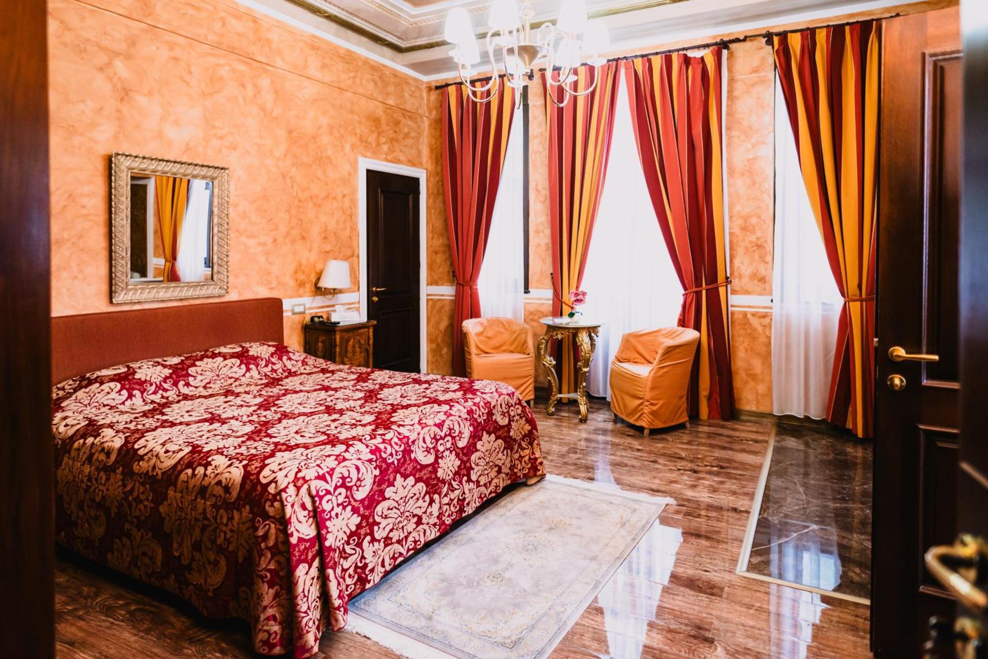 פלוייסטי Vigo Hotel מראה חיצוני תמונה