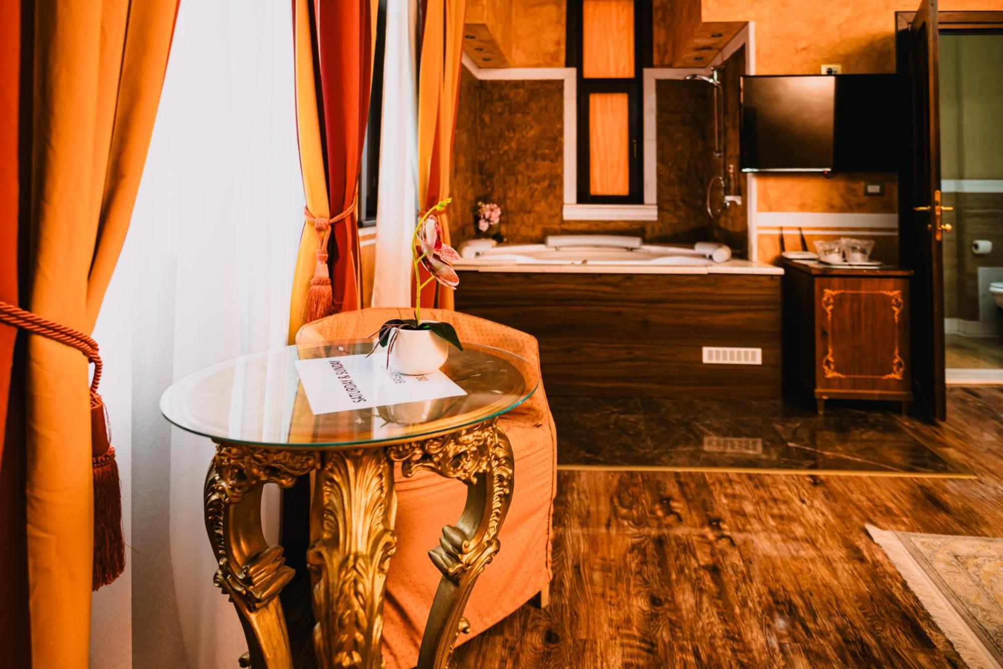 פלוייסטי Vigo Hotel מראה חיצוני תמונה